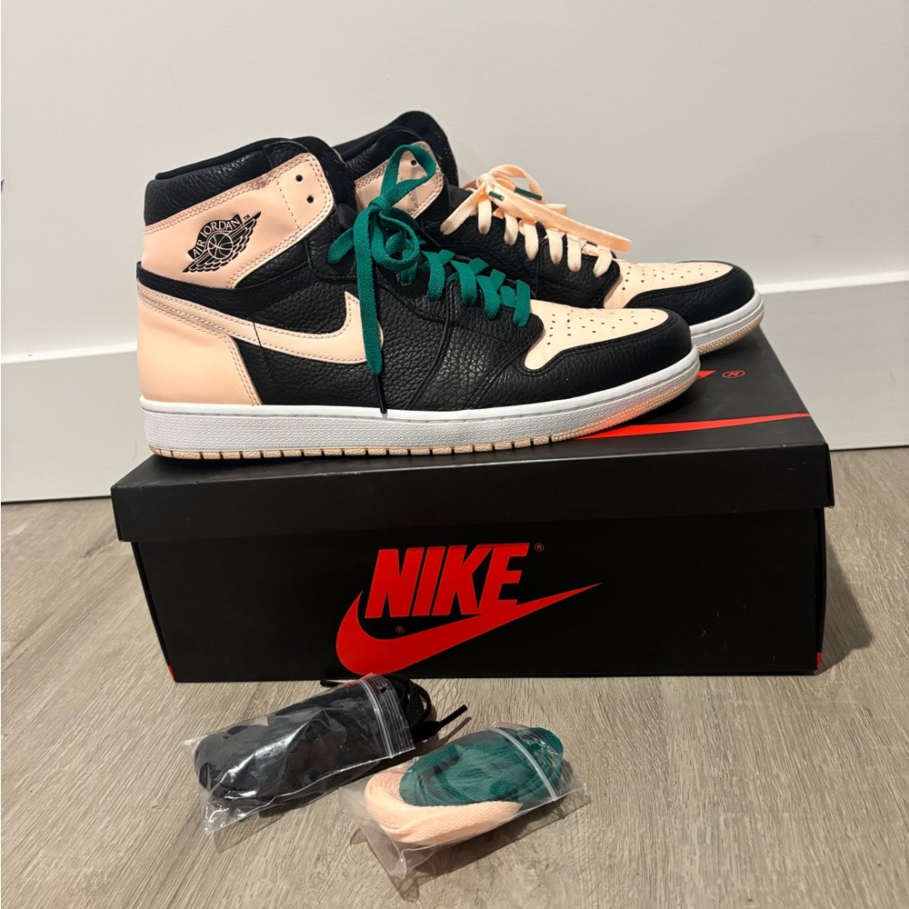 Nike Air Jordan Retro 1 Crimson Tint Noir High-Tops Peach Black